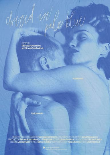 V bleděmodré oblečeni