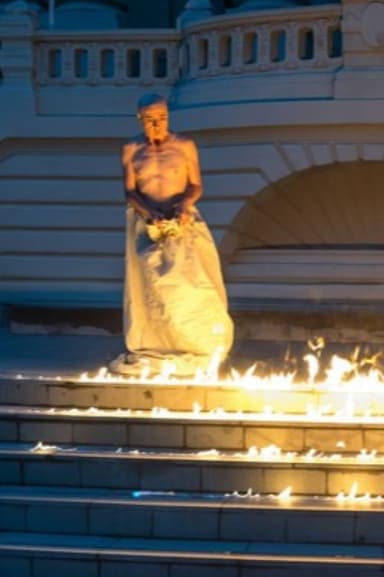 Desnudo bajando la escalera